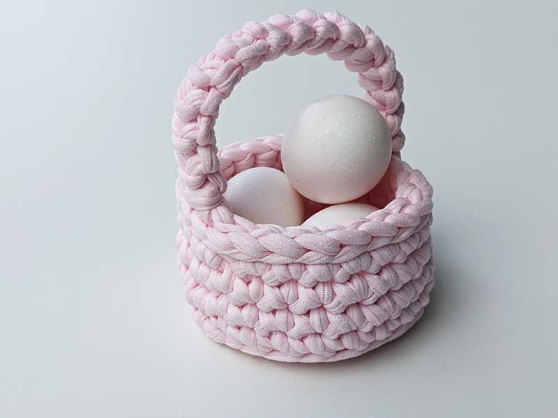 crochet mini basket for eastern eggs