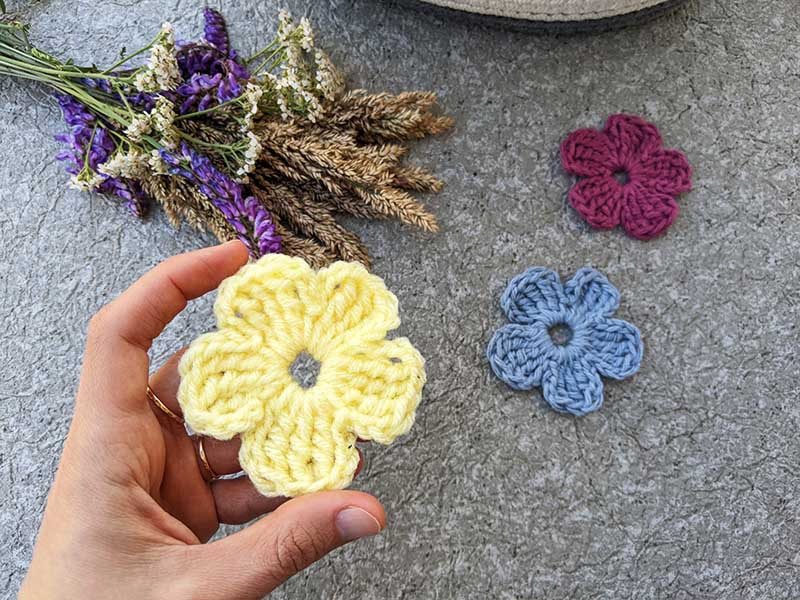 crochet basic cosmos flower