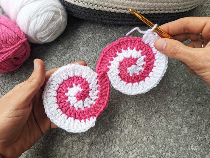 Crochet S-Shaped Ornament Free Pattern - Crochet Bits