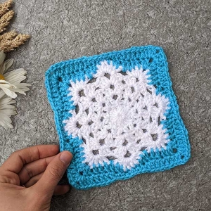 crochet snowflake granny square for a blanket