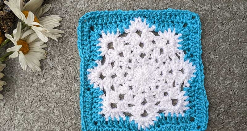 crochet snowflake granny square pattern - white snowflake and blue edges