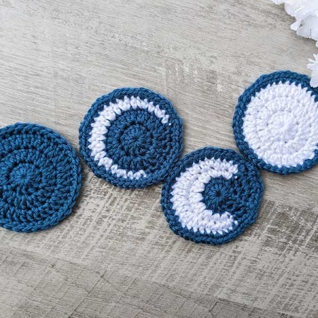 crochet moon phases applique that includes new, crescent, gibbous, and full moon phases