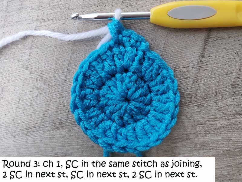 crochet waning or waxing crescent moon - round three, step one