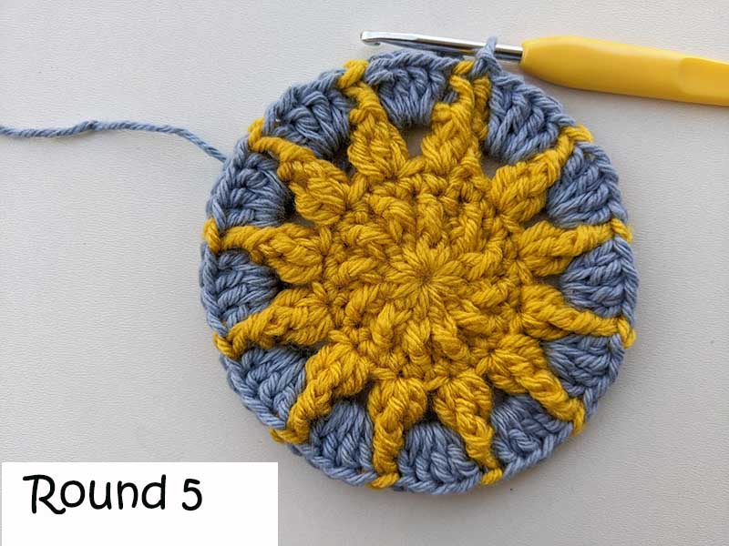large-sized crochet sun granny square - round five