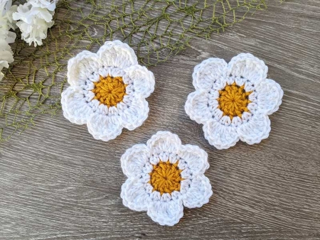 Free Crochet 6 Petal Daisy Flower Pattern - Crochet Bits