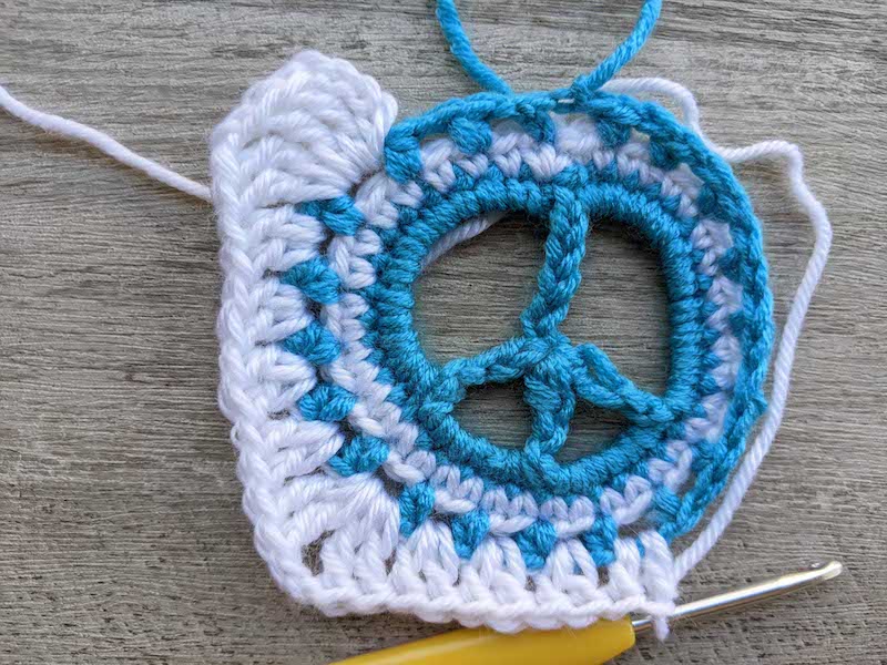 crochet piece sign granny square - round five, step three