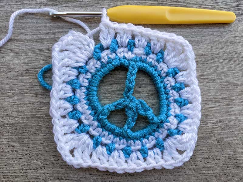 crochet piece sign granny square - round five, step four