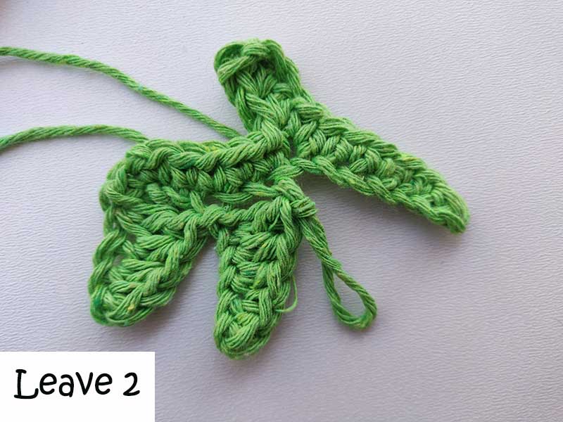 crochet the second strawberry leaf petal