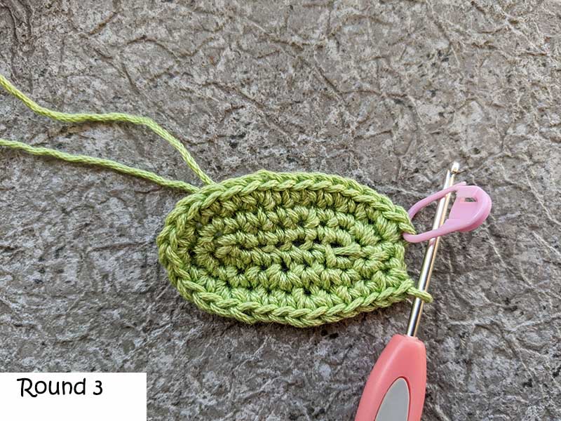 crochet musical note bookmark - round three