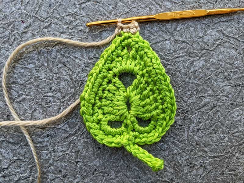 crochet monstera leaf granny square - joining the colors