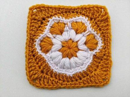 crochet paw print granny square pattern