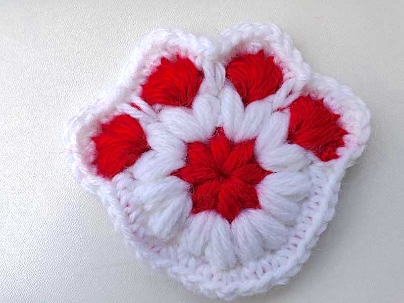 crochet paw print granny square - round four, step three