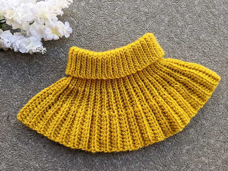 crochet ribbed dickey - side view on a flat surface