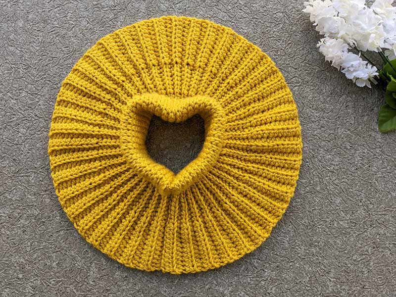 crochet ribbed dickey - top view on a flat surface with a neck hole shaped as heart