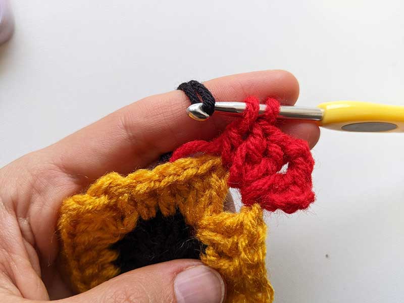 crochet Christmas Santa's belt granny square - round three, step two