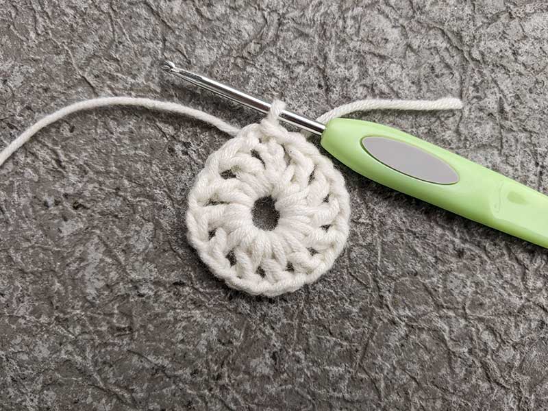 crochet lace snowflake photo tutorial - round one