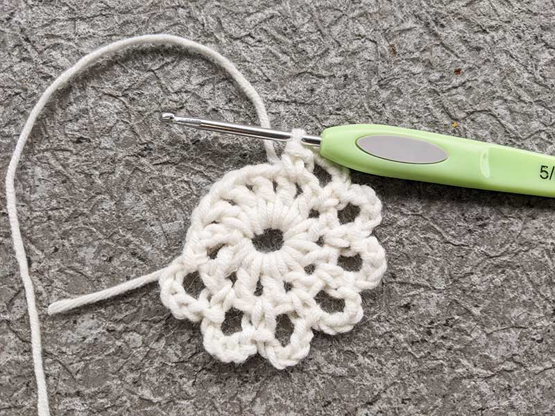 crochet lace snowflake photo tutorial - round two
