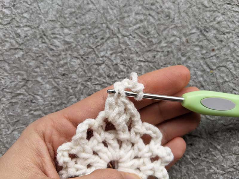 crochet lace snowflake photo tutorial - round three, step two