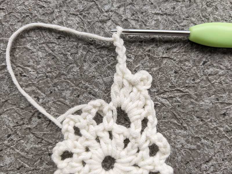 crochet lace snowflake photo tutorial - round three, step three