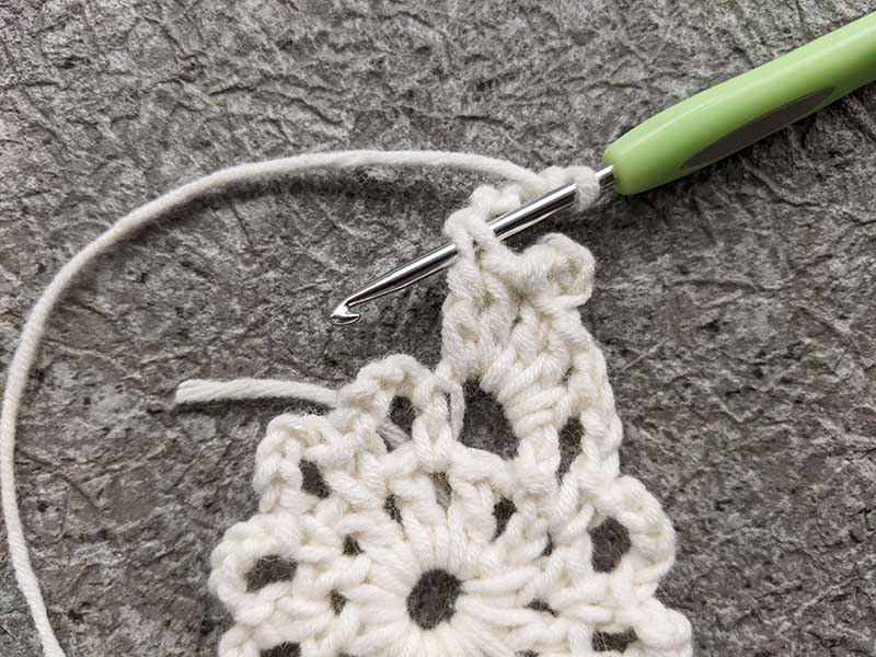 crochet lace snowflake photo tutorial - round three, step four