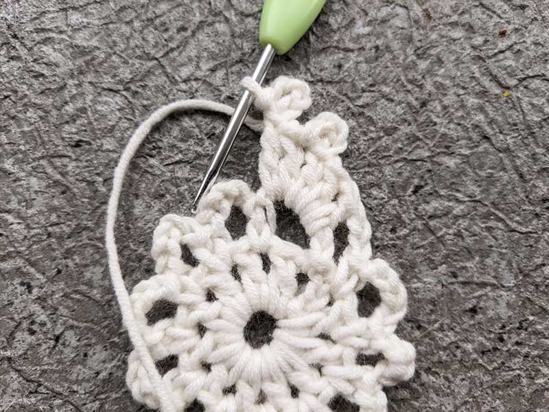 crochet lace snowflake photo tutorial - round three, step five