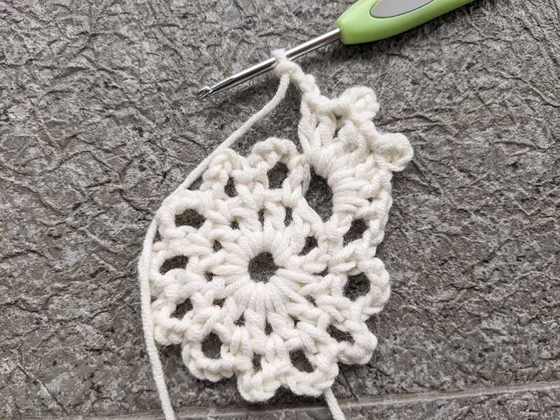 crochet lace snowflake photo tutorial - round three, step six