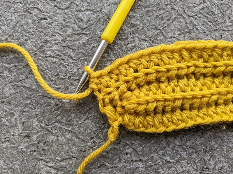 crochet baby bonnet - rows 4-5, key moment 1