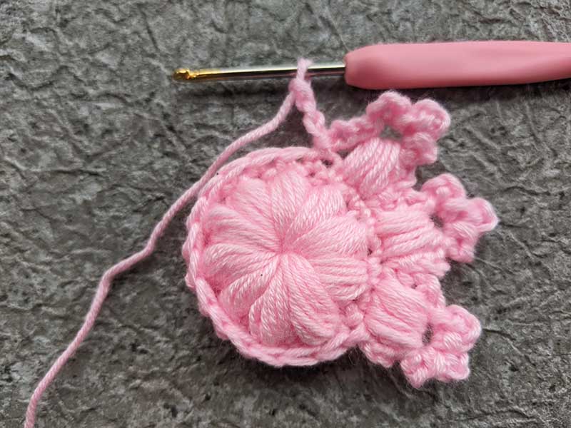 crochet decor flower round three, step one