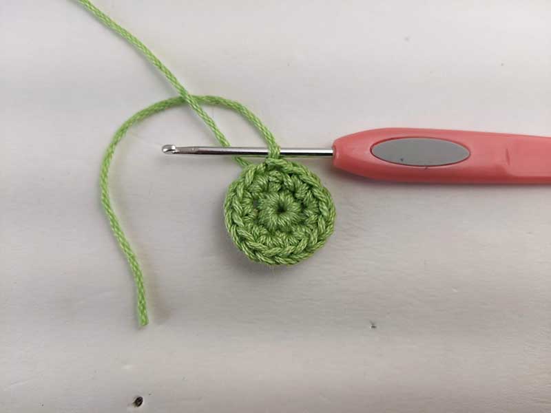 crochet Easter tulip egg holder - round two, making a leaf