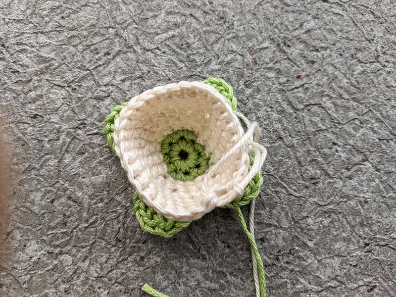crochet Easter tulip egg holder - round six, step one. making a tulip body