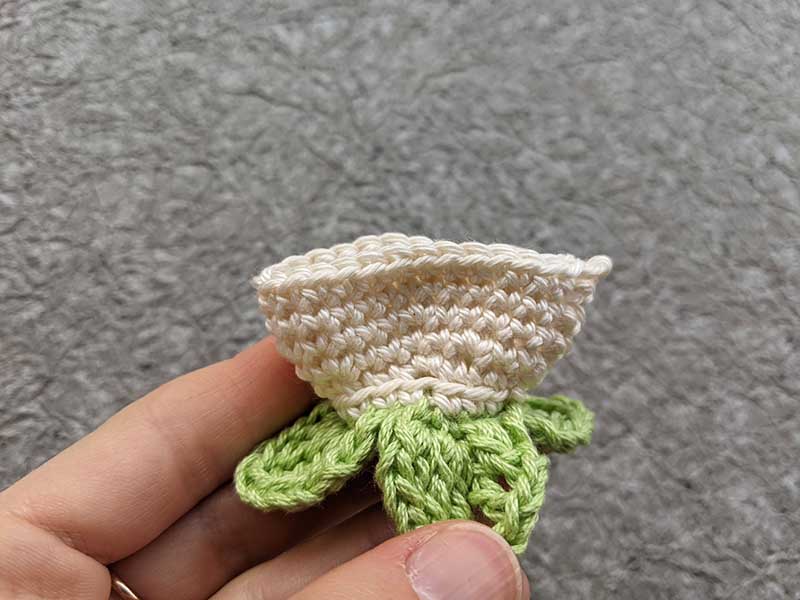 crochet Easter tulip egg holder - round six, step two. making a tulip body
