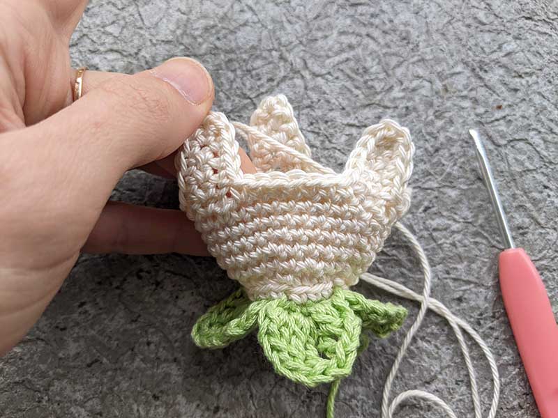 crochet Easter tulip egg holder - round eight, step one. making a tulip body