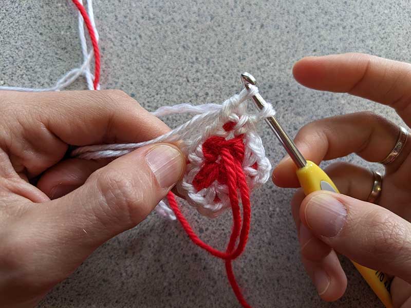 crochet moss stitch granny square - round 2-3