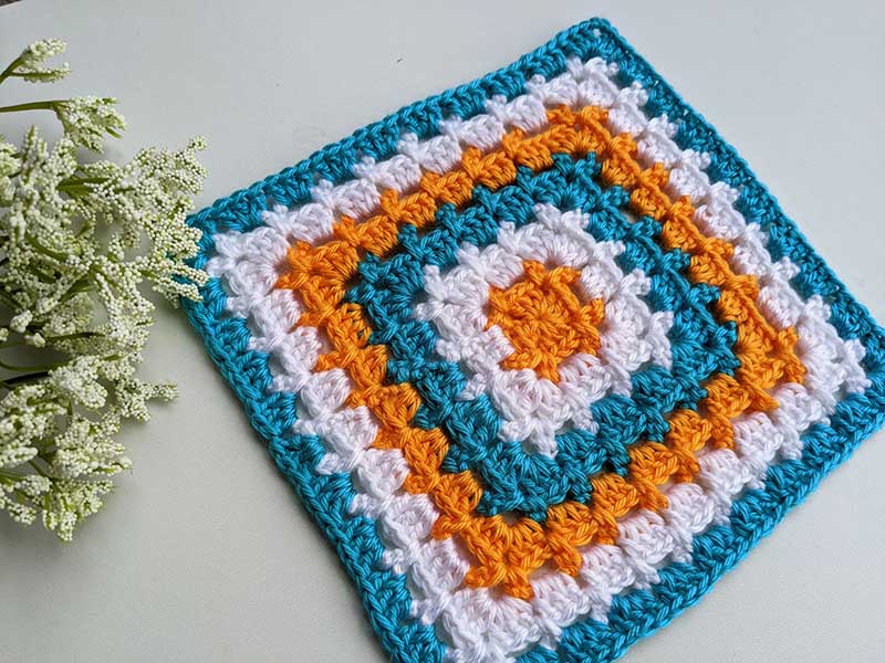 crochet large traditional granny square pattern