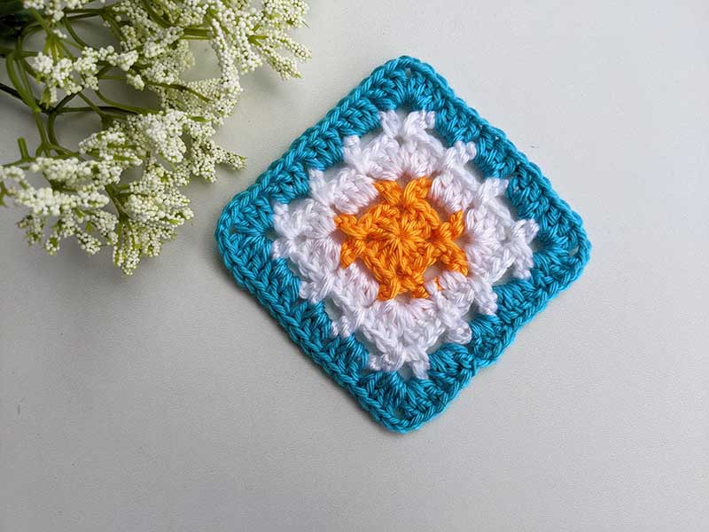 crochet small traditional granny square pattern