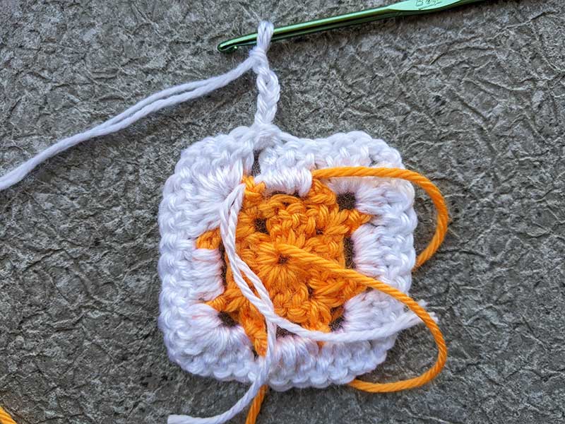 crochet traditional granny square - round 4, step 1