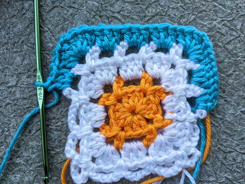 crochet traditional granny square - round 5, step 2