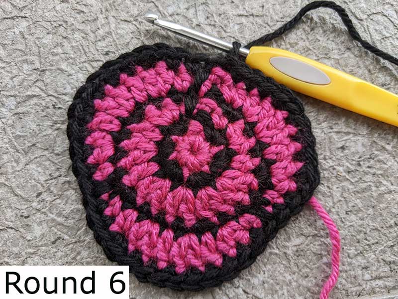 crochet flat two-color rose - round six