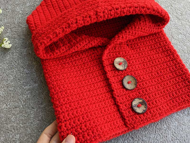 crochet little red riding hood - buttoned part in the focus