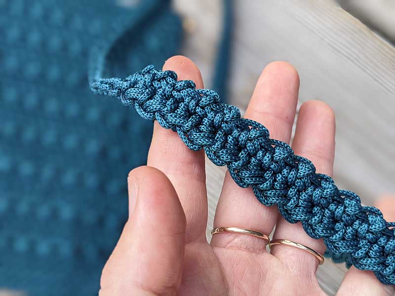 crochet handle for a smartphone case