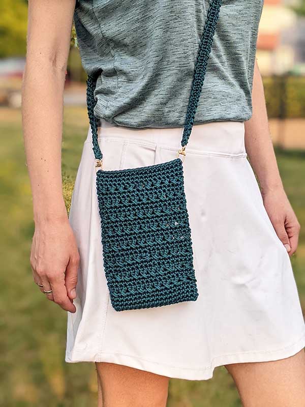 crochet smartphone case with handle