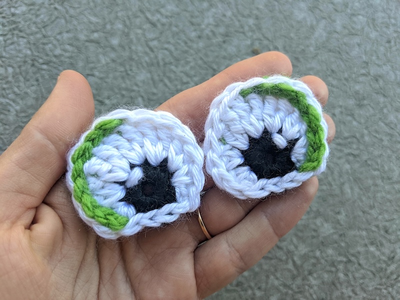 crochet eyes of a baby chicken toy