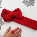 crochet Christmas headband with a cute bow