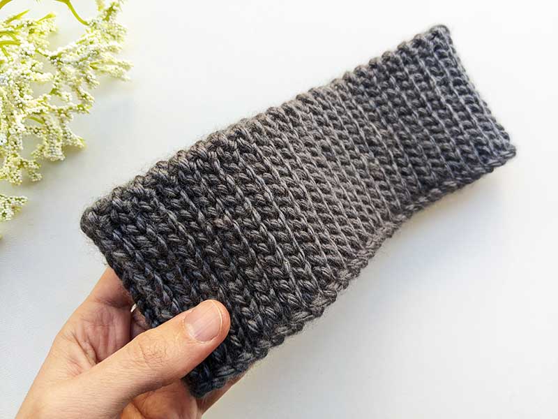 crochet one row ear warmer - close up view