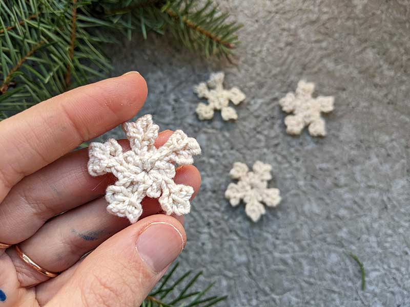 crochet mini snowflake pattern