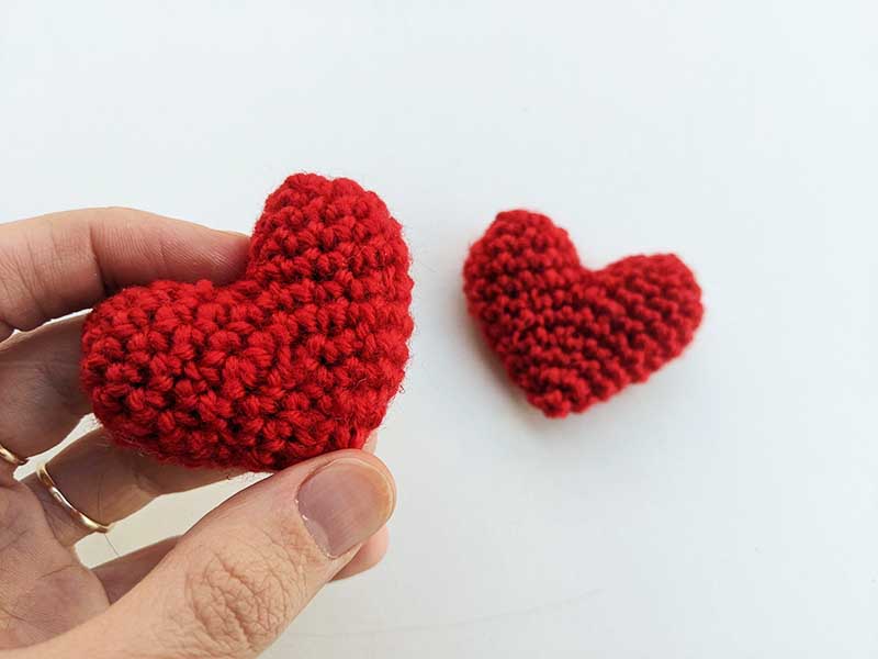 crochet rd heart - close-up view