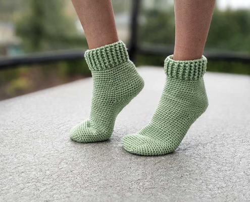 crochet beginner-level socks pattern