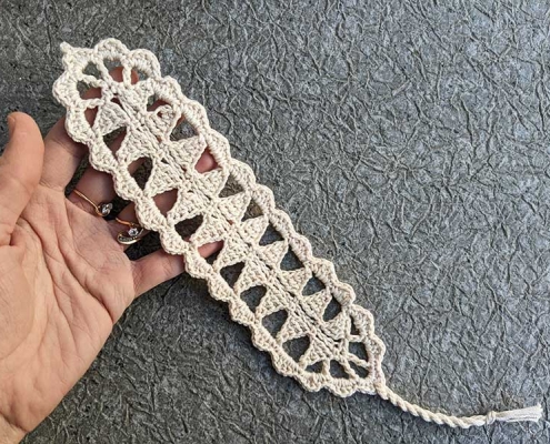 crochet triangular lace bookmark pattern