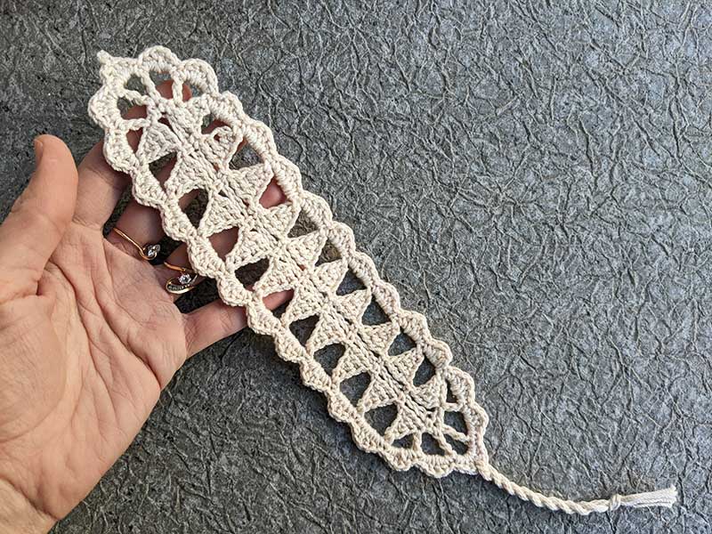 crochet triangular lace bookmark pattern