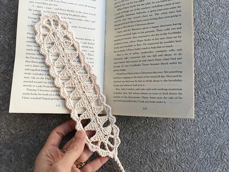 crochet triangular lace bookmark